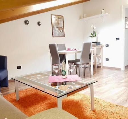 Casa Vacanza Zaira & Claudio Pianello Del Lario Bagian luar foto