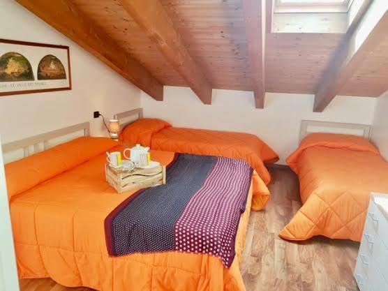 Casa Vacanza Zaira & Claudio Pianello Del Lario Bagian luar foto