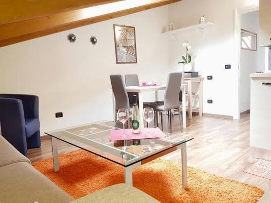 Casa Vacanza Zaira & Claudio Pianello Del Lario Bagian luar foto